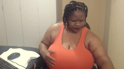 Snapshot of sweetnoziexxx chatting on 10.05.25 sweetnoziexxx online show from 10.05.25