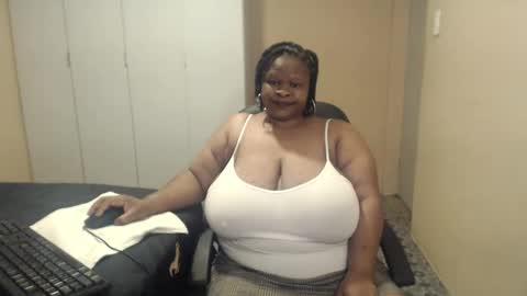 Snapshot of sweetnoziexxx chatting on 10.05.25 sweetnoziexxx online show from 10.05.25