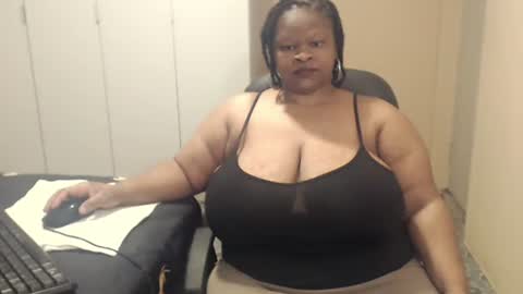 Snapshot of sweetnoziexxx chatting on 10.10.25 sweetnoziexxx online show from 10.10.25