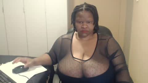 Snapshot of sweetnoziexxx chatting on 10.28.25 sweetnoziexxx online show from 10.28.25