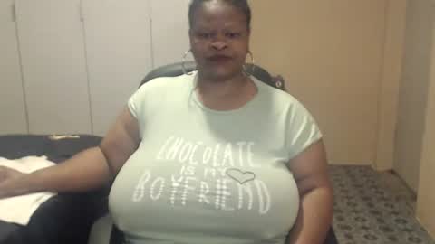 Snapshot of sweetnoziexxx chatting on 11.07.25 sweetnoziexxx online show from 11.07.25