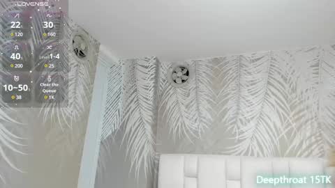 Snapshot of sweetpervert__ chatting on 12.20.24 MIA online show from 12.20.24