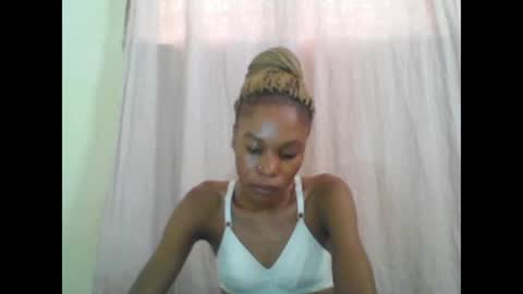 Snapshot of sweetpetite254 chatting on 02.15.25 ESTHER online show from 02.15.25