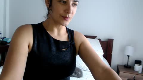 Snapshot of sweetsmile28 chatting on 09.08.25 Dianis online show from 09.08.25