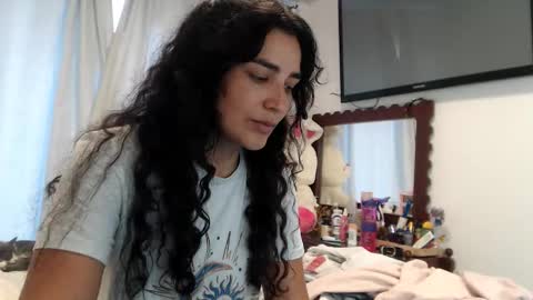 Snapshot of sweetsmile28 chatting on 11.06.25 Dianis online show from 11.06.25