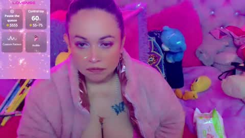 Snapshot of sweett_martina chatting on 02.12.25 martina online show from 02.12.25