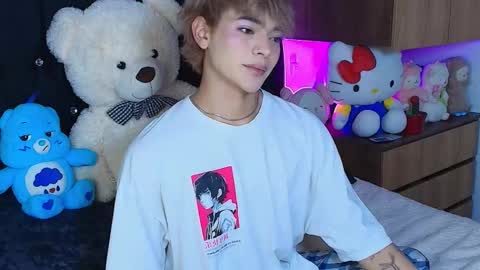 Snapshot of sweettfoxx chatting on 11.18.25 Neffer online show from 11.18.25