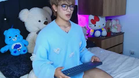 Snapshot of sweettfoxx chatting on 11.19.25 Neffer online show from 11.19.25