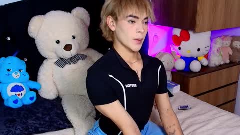 Snapshot of sweettfoxx chatting on 11.26.25 Neffer online show from 11.26.25