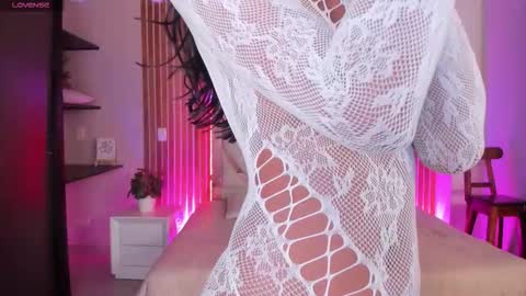 Snapshot of sweetviolet___ chatting on 09.27.25 sweetviolet___ online show from 09.27.25