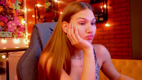 Snapshot of sweety_emilya chatting on 05.11.26 Emily online show from 05.11.26