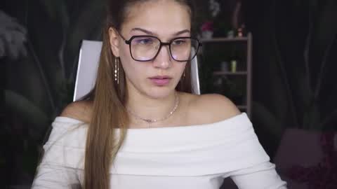 Snapshot of sweety_emilya chatting on 05.19.26 Emily online show from 05.19.26