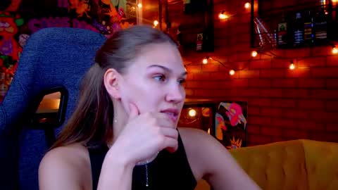 Snapshot of sweety_emilya chatting on 05.20.26 Emily online show from 05.20.26