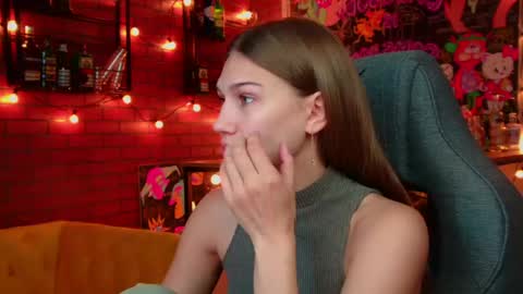 Snapshot of sweety_emilya chatting on 05.28.26 Emily online show from 05.28.26