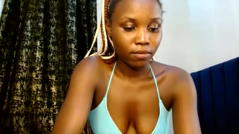 Snapshot of sweety_spixxy chatting on 06.27.26 Dolly online show from 06.27.26
