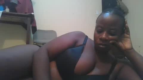 Snapshot of sweetyass25 chatting on 06.10.26 sweetyass25 online show from 06.10.26