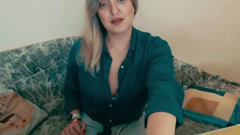 Snapshot of sweetyliza chatting on 06.18.26 Liza online show from 06.18.26