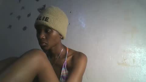 Snapshot of sweetypussy01 chatting on 10.10.25 sweetypussy01 online show from 10.10.25