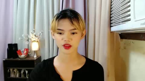 Snapshot of sweetytrannygirlxx chatting on 12.23.24 Megan online show from 12.23.24