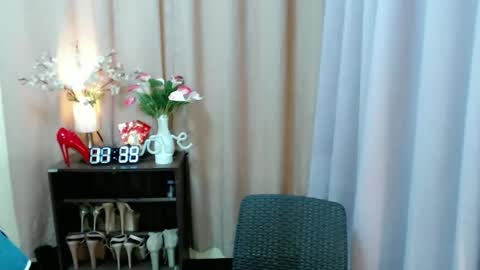 Snapshot of sweetytrannygirlxx chatting on 10.23.25 Megan online show from 10.23.25