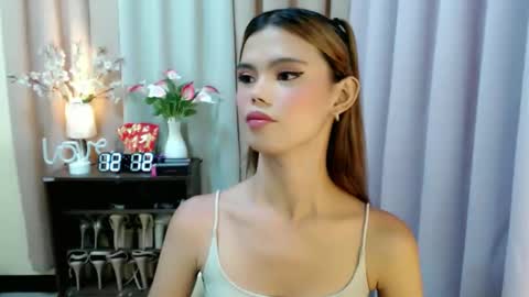 Snapshot of sweetytrannygirlxx chatting on 11.20.25 Megan online show from 11.20.25