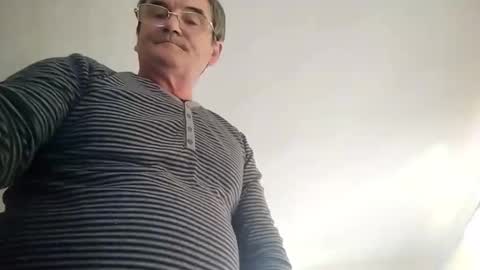 Snapshot of swergiu333 chatting on 04.05.26 Raymond online show from 04.05.26