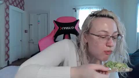 Snapshot of switchykitty chatting on 02.06.26 ashley blayde online show from 02.06.26