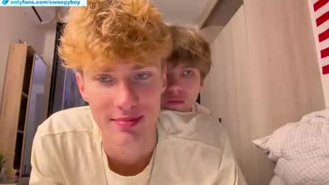 Snapshot of swoopyboy chatting on 11.18.25 swoopyboy online show from 11.18.25