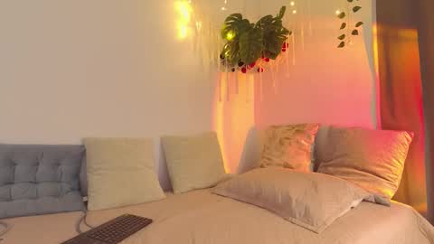 Snapshot of swt_helen chatting on 12.21.25 Helen online show from 12.21.25