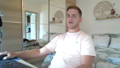 Snapshot of syl092 chatting on 09.22.25 syl092 online show from 09.22.25