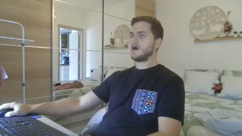 Snapshot of syl092 chatting on 10.17.25 syl092 online show from 10.17.25