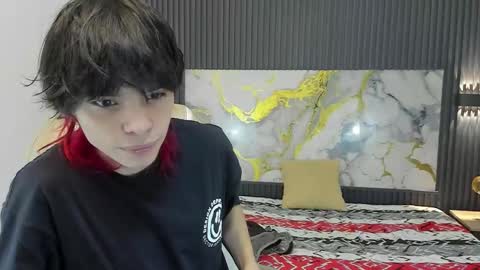 Snapshot of sylasfrost chatting on 12.19.25 sylasfrost online show from 12.19.25