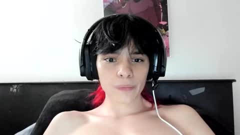 Snapshot of sylasfrost chatting on 12.20.25 sylasfrost online show from 12.20.25