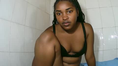 Snapshot of sylviasexy27 chatting on 02.18.25 sylviasexy27 online show from 02.18.25