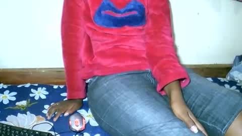 Snapshot of sylviasexy27 chatting on 12.03.25 sylviasexy27 online show from 12.03.25