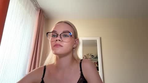 Mia online show from 07.09.26