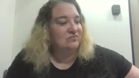 Snapshot of synstresslily chatting on 09.09.25 Synstress Lily online show from 09.09.25