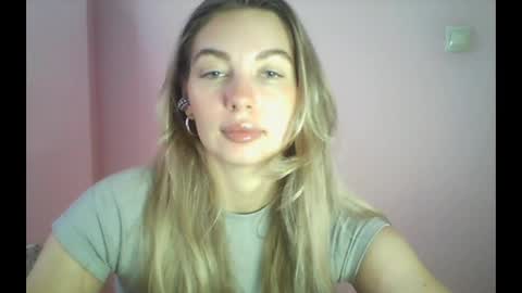 Snapshot of syrami chatting on 06.16.26 syrami online show from 06.16.26