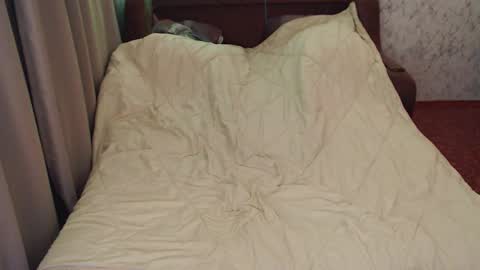 Snapshot of syrendixon chatting on 10.29.25 SyrenDixon online show from 10.29.25