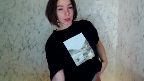 Snapshot of syrendixon chatting on 11.26.25 SyrenDixon online show from 11.26.25