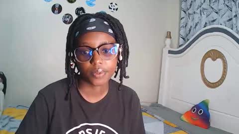 Snapshot of t_okyo chatting on 12.18.25 TOKYO online show from 12.18.25