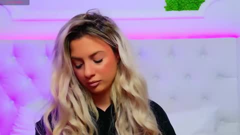 Snapshot of taahiraarabian chatting on 11.13.25 Arianna online show from 11.13.25