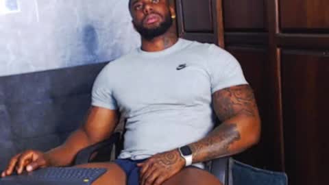 Tairon Tucke online show from 12.02.24