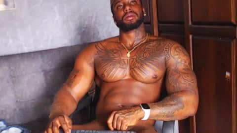 Tairon Tucke online show from 12.15.24