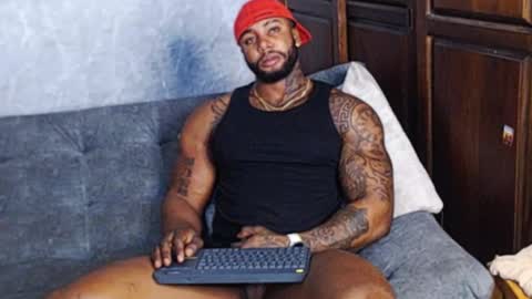 Tairon Tucke online show from 02.03.25