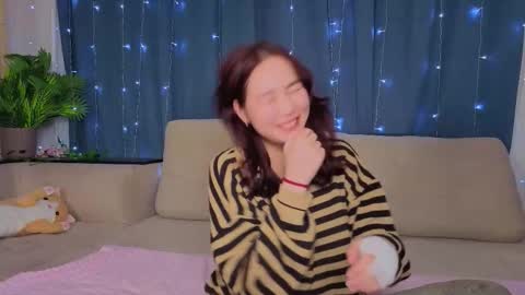 Snapshot of taitcurington chatting on 12.13.25 Soo Ying online show from 12.13.25