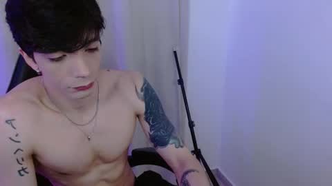 Snapshot of takeru___ chatting on 11.01.25 takeru___ online show from 11.01.25