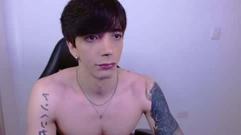 Snapshot of takeru___ chatting on 11.25.25 takeru___ online show from 11.25.25