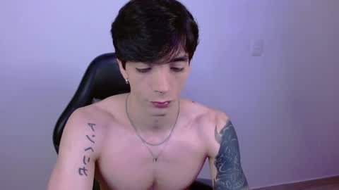 Snapshot of takeru___ chatting on 11.30.25 takeru___ online show from 11.30.25