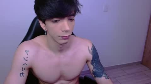 Snapshot of takeru___ chatting on 12.01.25 takeru___ online show from 12.01.25